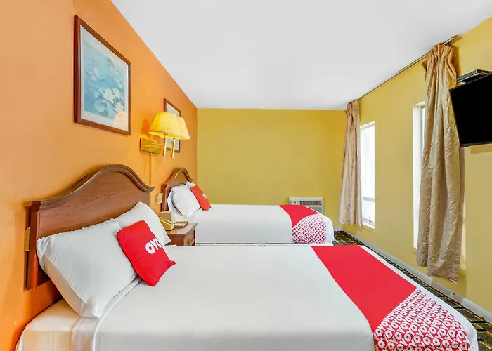 Hotel Oyo Downtown I-74 Peoria