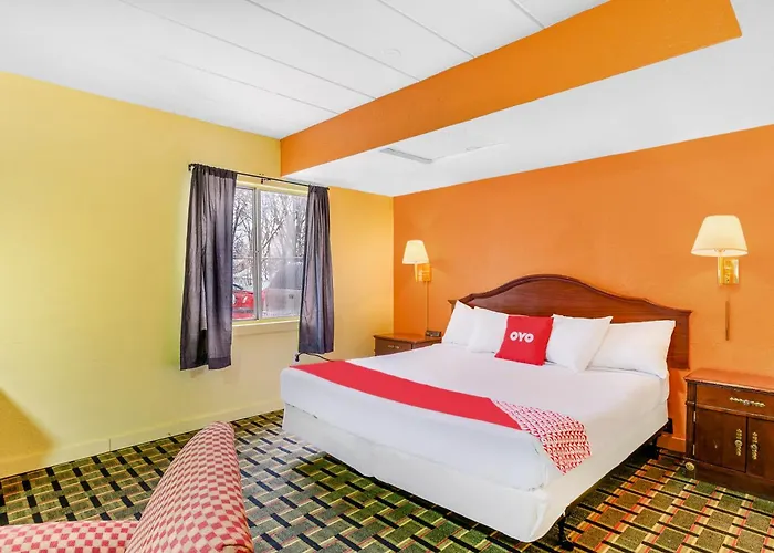 Hotel Oyo Downtown I-74