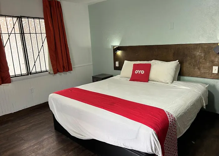 Hotel Oyo Downtown I-74