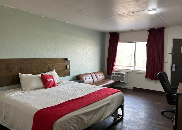 Hotel Oyo Downtown I-74 Peoria