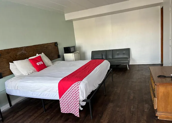 Hotel Oyo Downtown I-74 Peoria