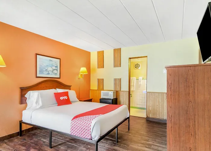 Oyo Downtown I-74 Hotel Peoria