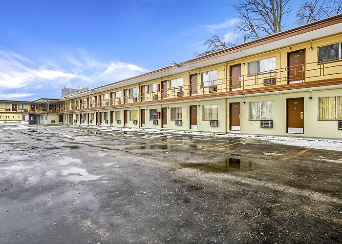 Oyo Downtown I-74 Hotel Peoria