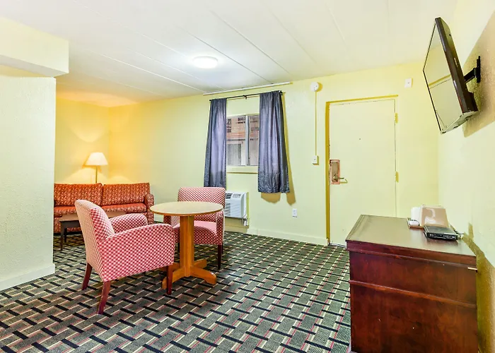 Hotel Oyo Downtown I-74