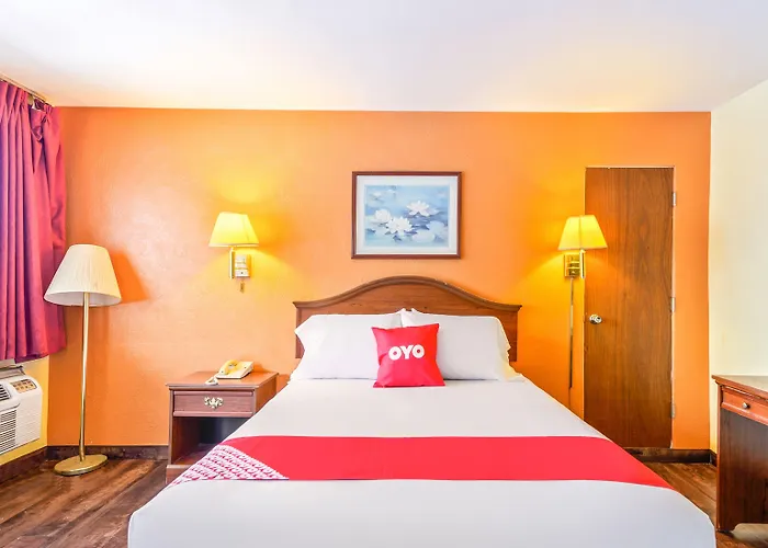 Hotel Oyo Downtown I-74