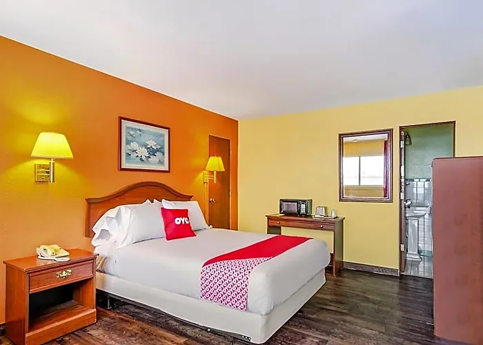 Hotel Oyo Downtown I-74 Peoria