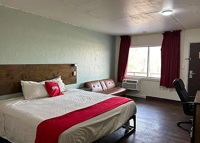 Hotel Oyo Downtown I-74 Peoria