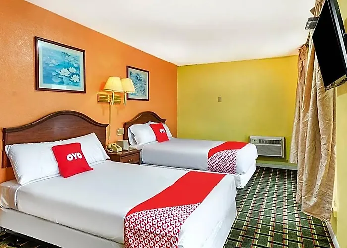 Hotel Oyo Downtown I-74