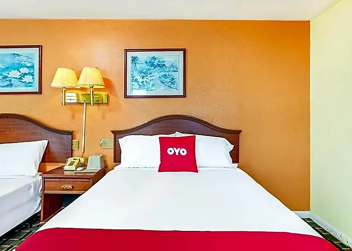 Oyo Downtown I-74 Hotel Peoria