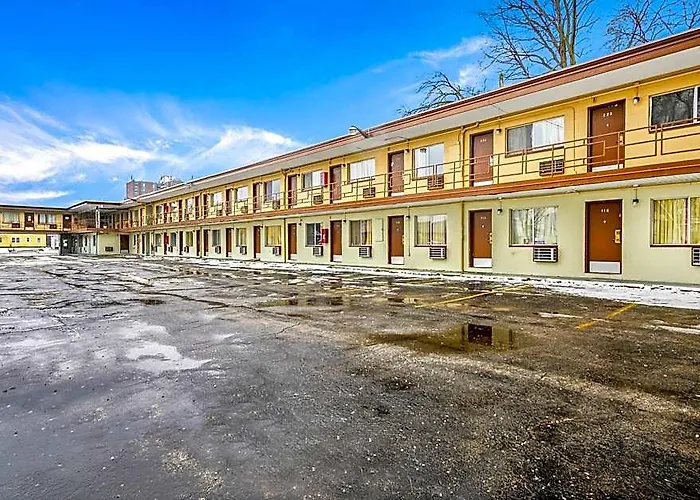 Hotel Oyo Downtown I-74